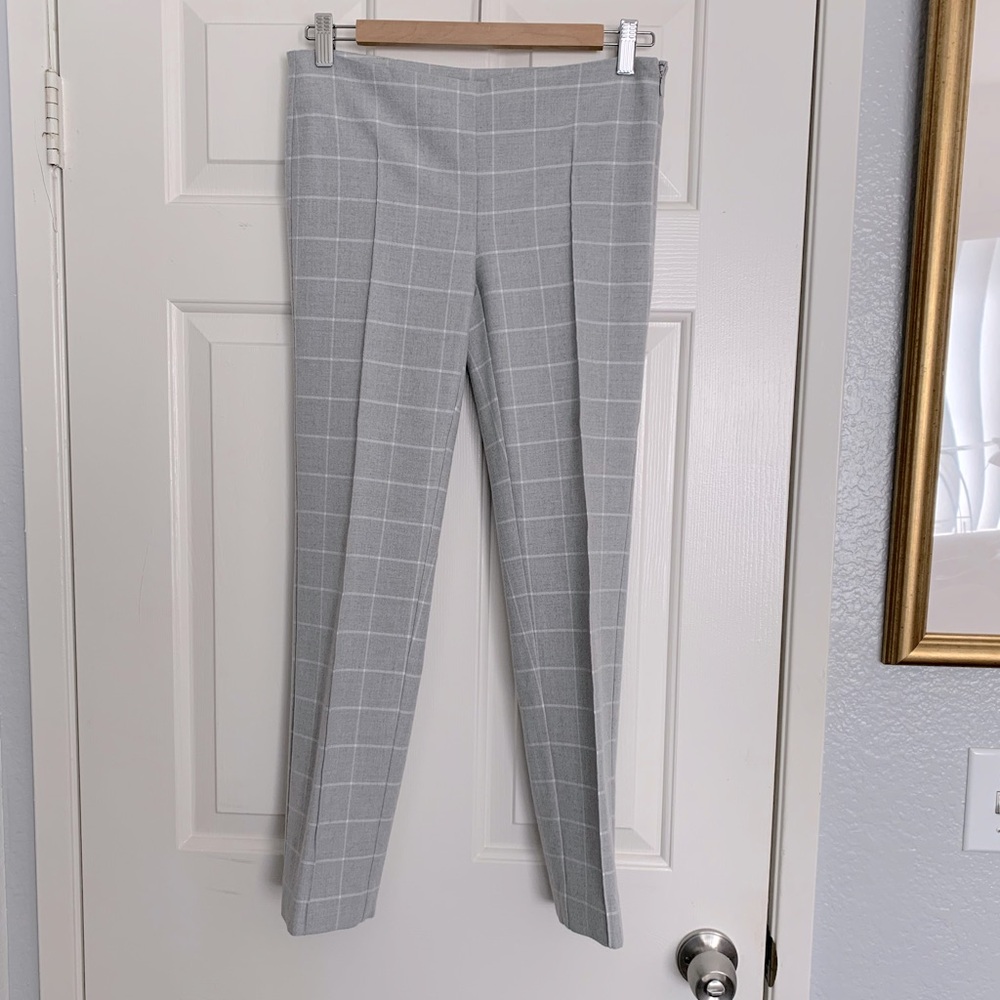 Anthropologie light grey and white check pants in size 0